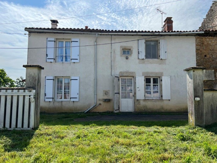 Jolie Maison 3 Chambres et Beau Jardin - Proche de Nanteuil-en-Vallée