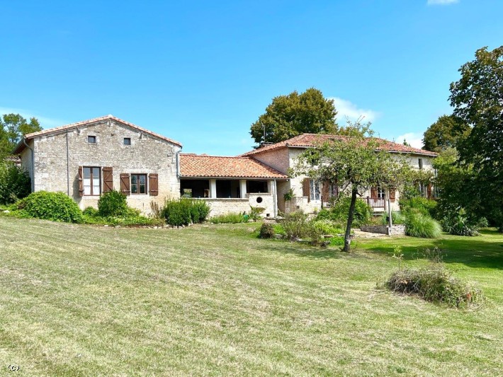 Fabulous Stone Property With Guest Gîte And Outbuildings