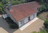 Attractive Pavilion with beautiful wooded grounds - Very close to Ruffec !