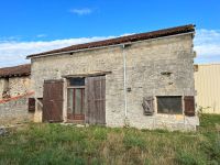 Maison à Terminer de Rénover avec Dépendances et Jardin Clos