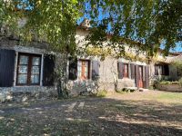 Belle Maison En Pierre Avec Jardin et Un Terrain de Loisirs En Bordure de la Charente