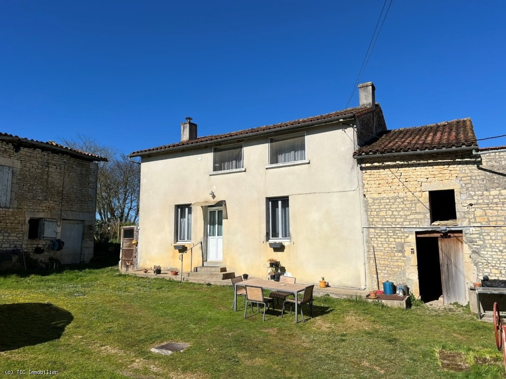 Pretty Country House with Outbuildings Close To Ruffec