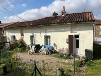 Jolie Petite Maison de Plain-Pied au Centre-Ville de Ruffec