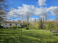 Bright Detached Bungalow With Beautiful Wooded Grounds