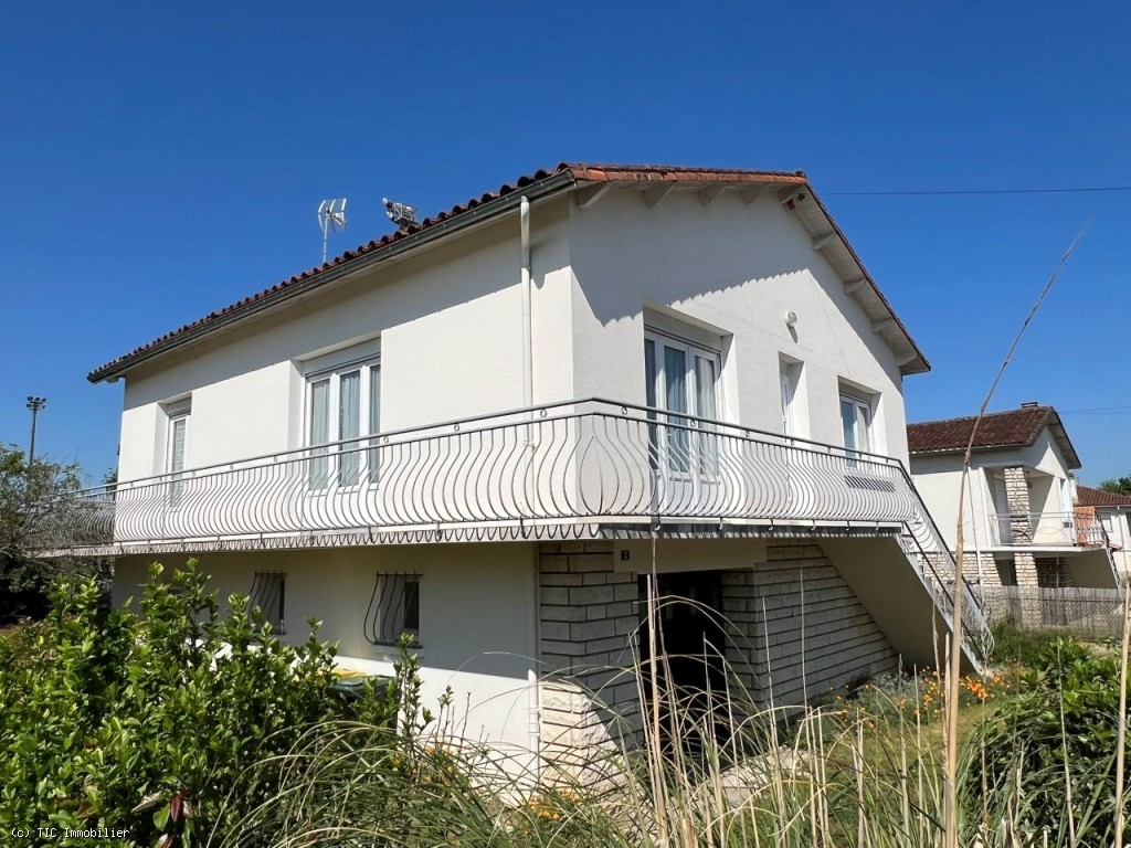 Charming 4-Bed Home with Garden in Quiet Central Ruffec