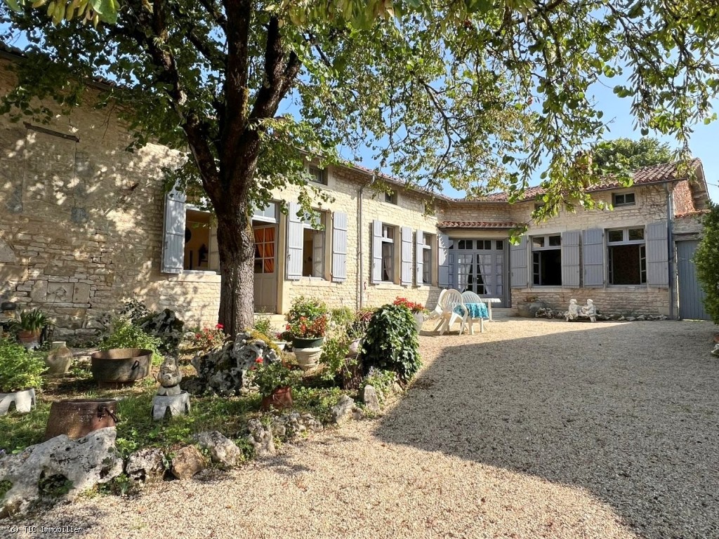 Charmante Maison Ancienne Avec Jardin Clos Et Dépendances