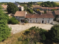 Charming Stone Village House – 8 Rooms – Enclosed Garden (1972m²) and Outbuildings