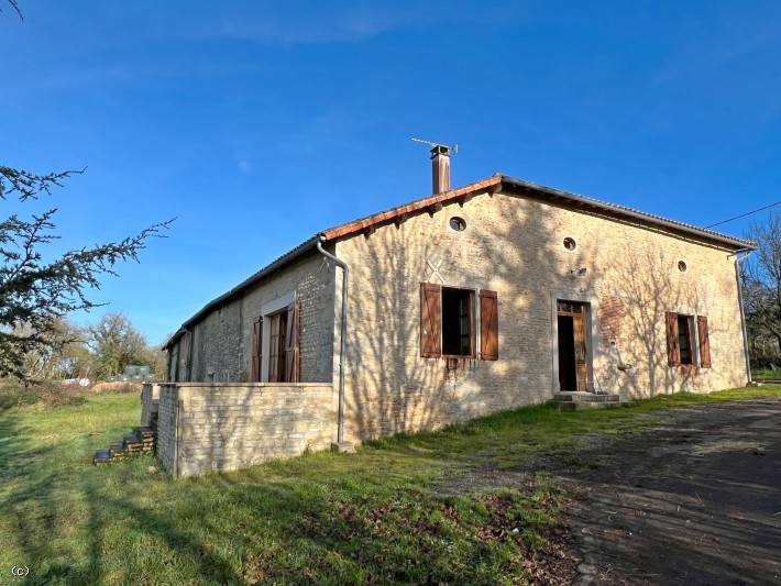 Views To Die For! : Beautiful Stone House With Outbuildings