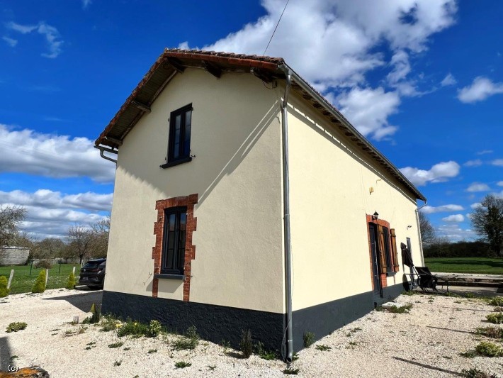 Jolie Maison avec Grand Terrain - Proche Champagne-Mouton