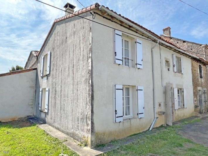 Jolie Maison 3 Chambres et Beau Jardin - Proche de Nanteuil-en-Vallée