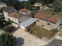 Très Belle Maison Ancienne de 5 Chambres avec Bel Extérieur et Maison à Rénover
