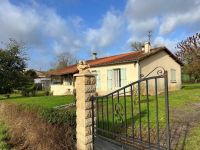 Nanteuil-En-Vallée. Pavillon à Rafraîchir avec Beau Jardin et Sous-Sol