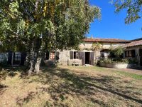 Belle Maison En Pierre Avec Jardin et Un Terrain de Loisirs En Bordure de la Charente