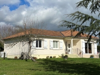 Pavillon de Plain-Pied avec Garage et Beau Jardin