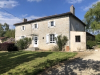 Belle Maison en Pierre de 4/5 Chambres, Double Garage et Beau Jardin