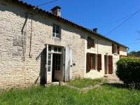 Charmante Maison de Village de 2 Chambres avec Projet de Rénovation et Terrain Spacieux