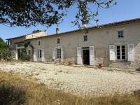 Charming Stone Village House – 8 Rooms – Enclosed Garden (1972m²) and Outbuildings