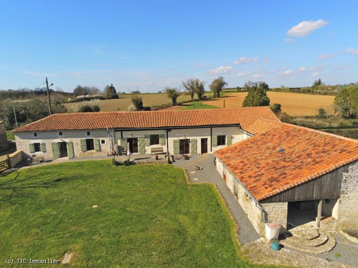 Amazing Views : Beautiful House With Outbuildings And 1.5 Acres