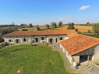 Belle Maison Avec Un Grand Terrain et Des Belles Vues