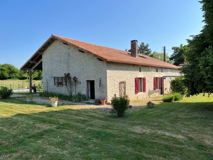 Jolie Maison Avec Trois Chambres Au Calme Sur 1.4 Hectares