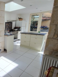 Beautifully-presented 2 Bedroomed Town house