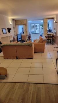 Beautifully-presented 2 Bedroomed Town house