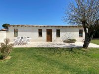 7 Chambres. Très Belle Maison de Village Avec Piscine Chauffée et Terrain En Bordure De La Charente