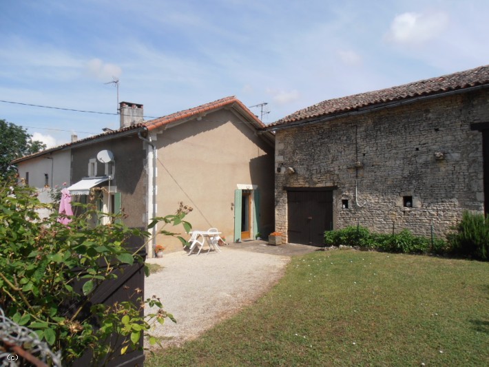 Jolie Maison De Campagne Avec Grange Et Jardin