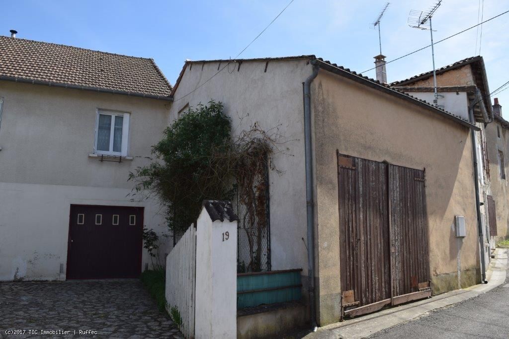 Town House With Two Garages - Close To All Commerces