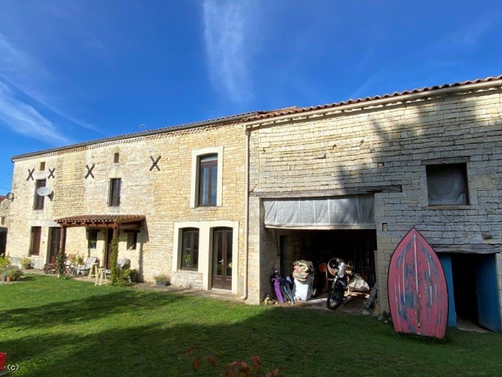 Beautiful Old House In Fouqueure  With Walled Gardens And Outbuildings