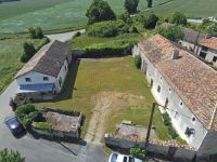 Ensemble de Deux Maisons Anciennes - Proche Chef-Boutonne