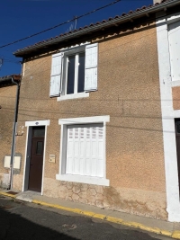 2 Bedroom Ruffec Town House For Sale With Enclosed Gardens And Outbuildings