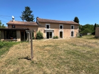Maison Familiale avec 4 Chambres, Jardin, Piscine et Dépendances – Entre Ruffec et Villefagnan