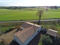 Verteuil-Sur-Charente. Joli Pavillon avec Garage et Jardin