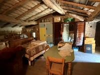 Charming Stone Village House – 8 Rooms – Enclosed Garden (1972m²) and Outbuildings