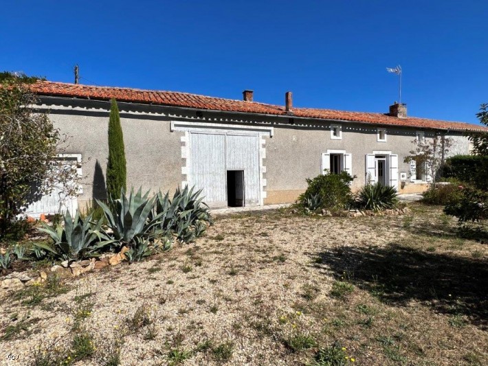 Belle Longère Avec Dépendance Attenante Et Grand Jardin