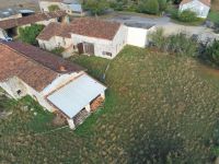 Maison à Terminer de Rénover avec Dépendances et Jardin Clos