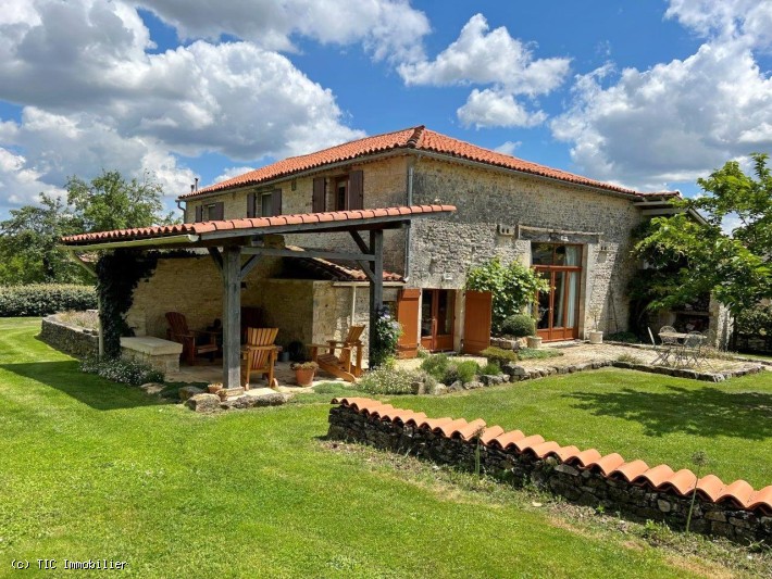 Magnificent Barn Conversion With Independent Guest House And Outbuildings On Over 1 Acre