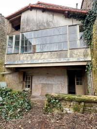Centre-Ville de Ruffec : Maison à Rénover Avec 4 Chambres