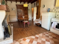 Charming Stone Village House – 8 Rooms – Enclosed Garden (1972m²) and Outbuildings