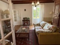 Charming Stone Village House – 8 Rooms – Enclosed Garden (1972m²) and Outbuildings