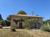 Superbe Maison de Caractère avec 2 Chambres Entre Champagne Mouton et Saint-Laurent-de-Céris