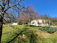 Magnifique Pavillon Semi-Enterré Avec Parc Arboré Clos Au Calme - Ruffec