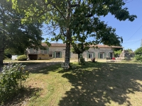 Superbe Maison Avec Gite, 5 Chambres et 6645m2 de Terrain
