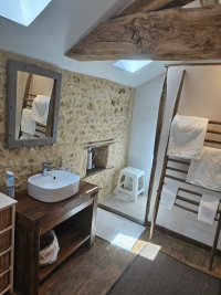 Superbe Maison de Caractère avec 2 Chambres Entre Champagne Mouton et Saint-Laurent-de-Céris