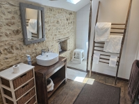 Superbe Maison de Caractère avec 2 Chambres Entre Champagne Mouton et Saint-Laurent-de-Céris