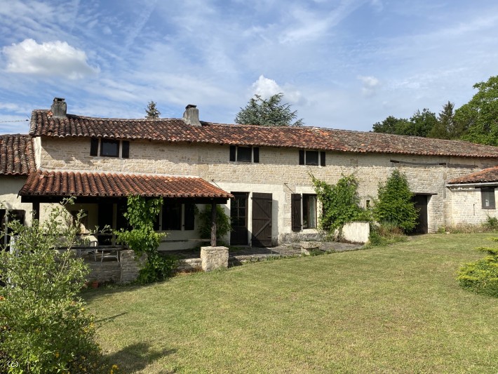 Maison Avec Piscine, Gîte - Secteur Villefagnan