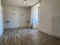 Maison Familiale avec 4 Chambres, Jardin, Piscine et Dépendances – Entre Ruffec et Villefagnan