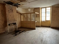Centre-Ville de Ruffec : Maison à Rénover Avec 4 Chambres