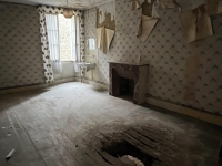 Centre-Ville de Ruffec : Maison à Rénover Avec 4 Chambres